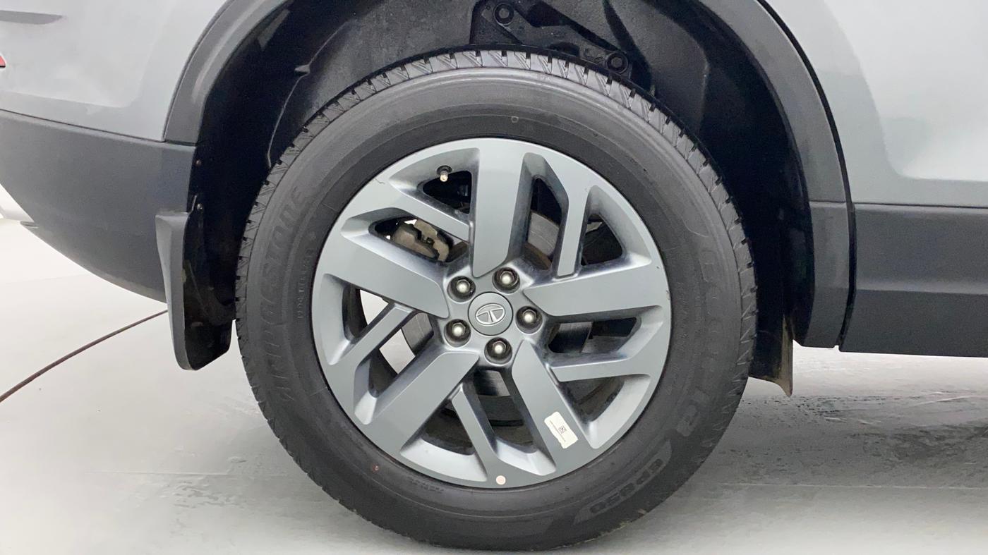 2023 Tata Safari XT, Diesel, Manual, 17,520 km, Right Rear Wheel
