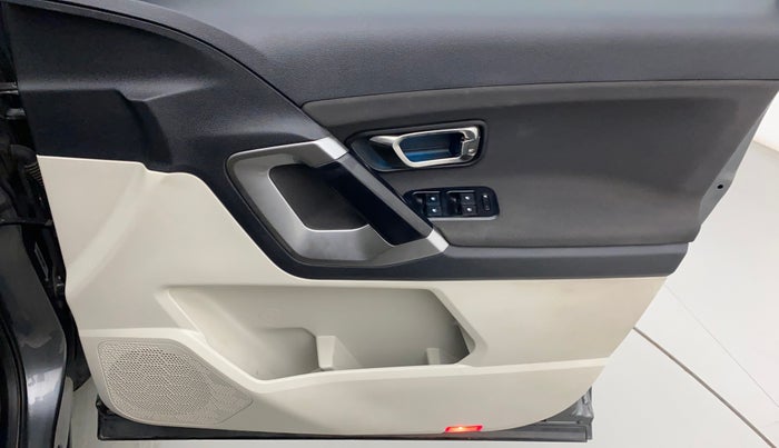 2023 Tata Safari XT, Diesel, Manual, 17,520 km, Driver Side Door Panels Control