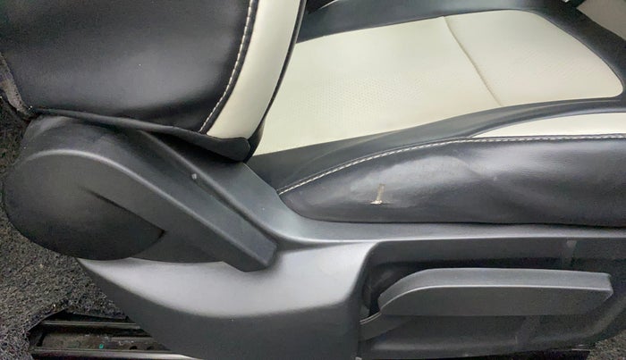 2023 Tata Safari XT, Diesel, Manual, 17,520 km, Driver Side Adjustment Panel