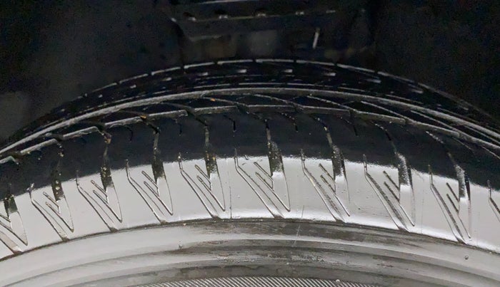 2023 Tata Safari XT, Diesel, Manual, 17,520 km, Left Front Tyre Tread