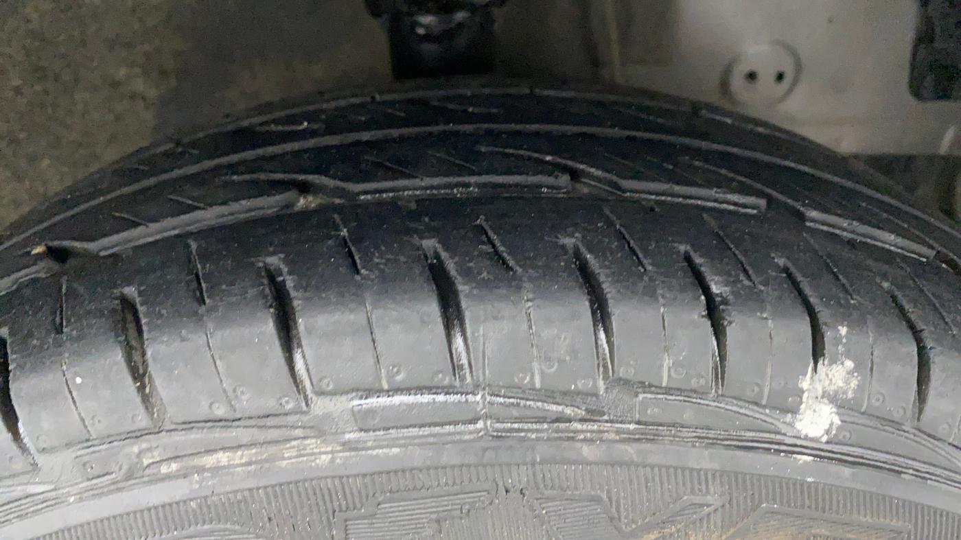 2013 Hyundai Eon ERA PLUS, Petrol, Manual, 18,997 km, Right Front Tyre Tread