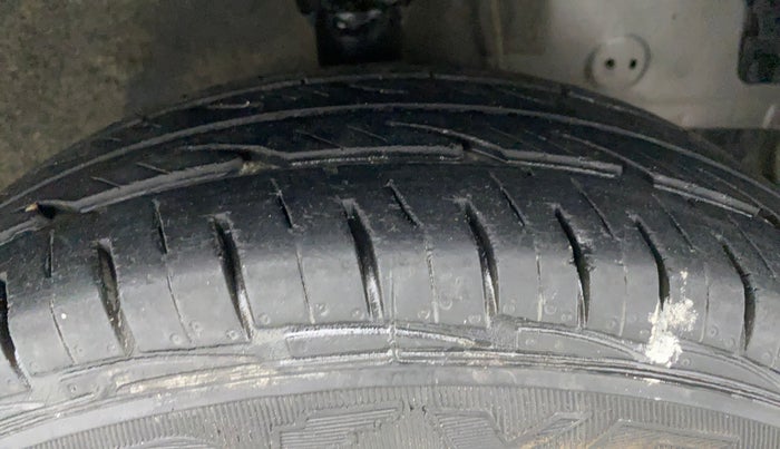 2013 Hyundai Eon ERA PLUS, Petrol, Manual, 18,997 km, Right Front Tyre Tread