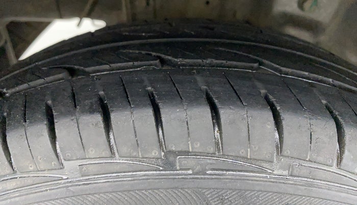 2013 Hyundai Eon ERA PLUS, Petrol, Manual, 18,997 km, Right Rear Tyre Tread