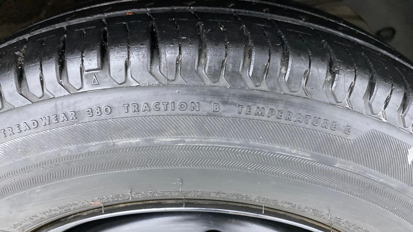 2018 Maruti Dzire VXI, Petrol, Manual, 25,471 km, Right Front Tyre Tread
