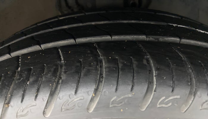 2018 Volkswagen Vento HIGHLINE 1.5 AT, Diesel, Automatic, 63,290 km, Right Front Tyre Tread