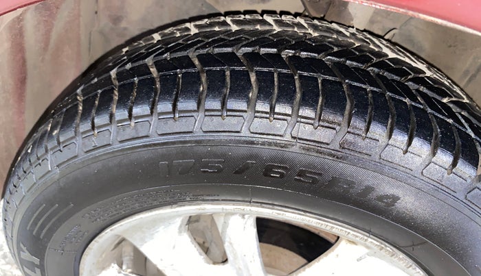 2013 Honda Amaze 1.5L I-DTEC VX, Diesel, Manual, 1,13,330 km, Left Front Tyre Tread