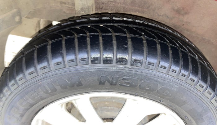 2013 Honda Amaze 1.5L I-DTEC VX, Diesel, Manual, 1,13,330 km, Right Rear Tyre Tread