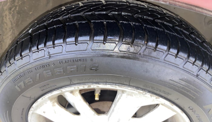 2013 Honda Amaze 1.5L I-DTEC VX, Diesel, Manual, 1,13,330 km, Right Front Tyre Tread