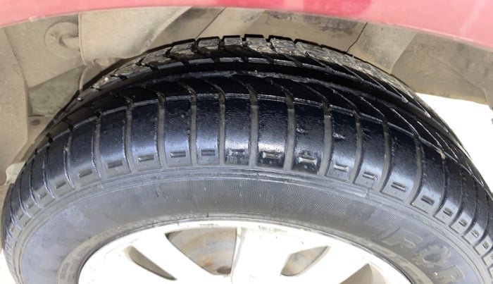 2013 Honda Amaze 1.5L I-DTEC VX, Diesel, Manual, 1,13,330 km, Left Rear Tyre Tread