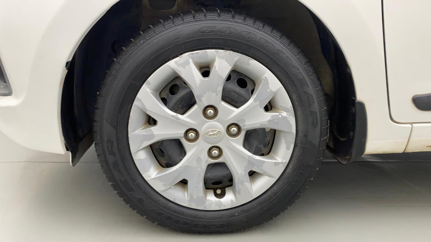 2015 Hyundai Grand i10 SPORTZ 1.2 KAPPA VTVT, Petrol, Manual, 49,429 km, Left Front Wheel