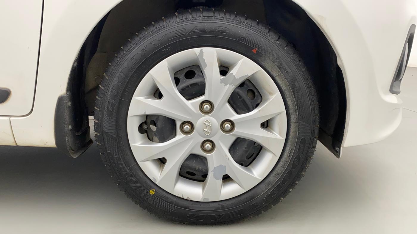 2015 Hyundai Grand i10 SPORTZ 1.2 KAPPA VTVT, Petrol, Manual, 49,429 km, Right Front Wheel
