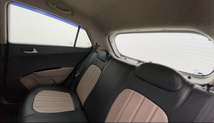 2015 Hyundai Grand i10 SPORTZ 1.2 KAPPA VTVT, Petrol, Manual, 49,429 km, Right Side Rear Door Cabin