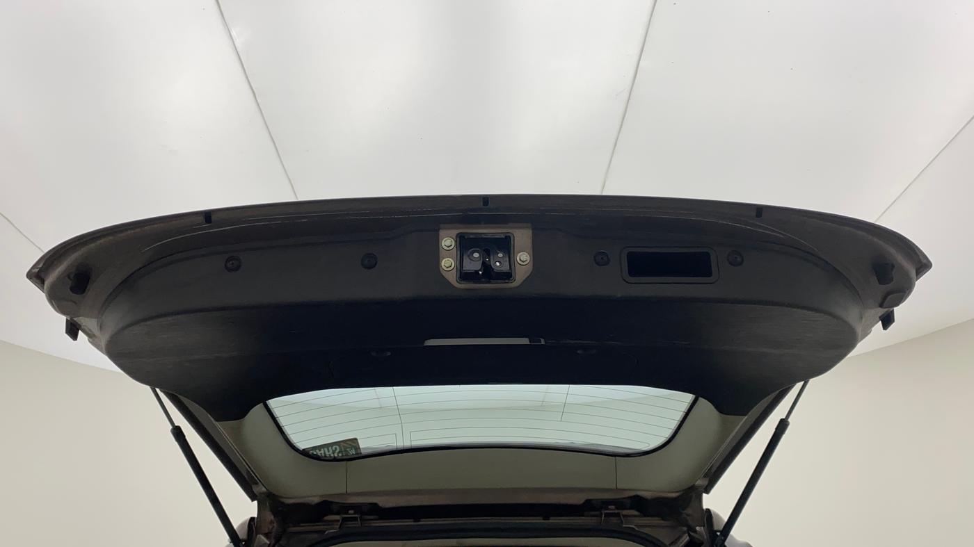 2018 Mahindra XUV500 W11 AT, Diesel, Automatic, 1,27,342 km, Boot Door Open