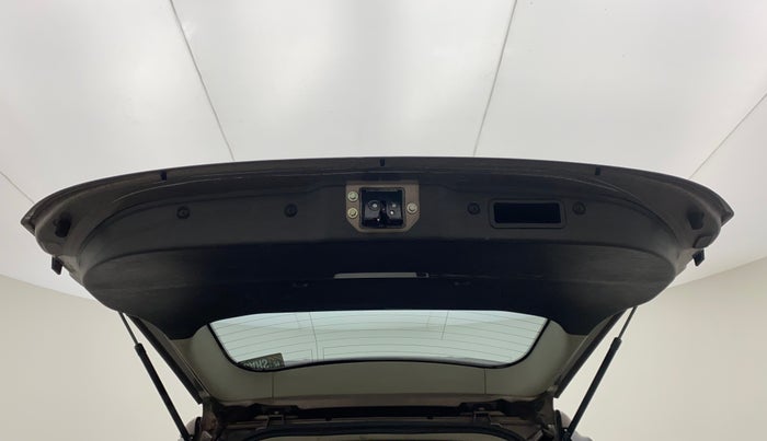 2018 Mahindra XUV500 W11 AT, Diesel, Automatic, 1,27,342 km, Boot Door Open