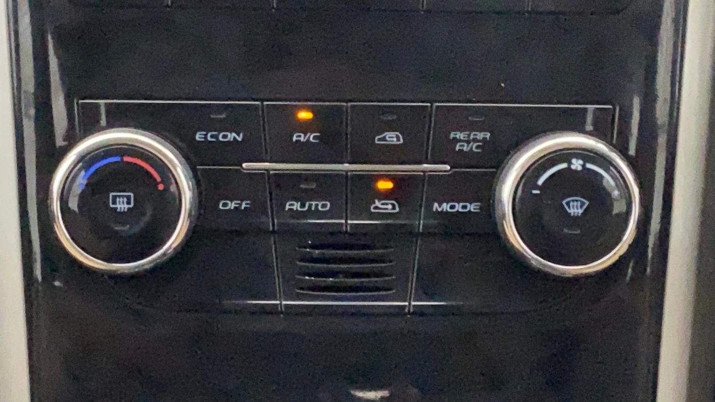 2018 Mahindra XUV500 W11 AT, Diesel, Automatic, 1,27,342 km, Automatic Climate Control
