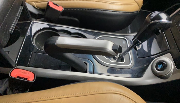 2018 Mahindra XUV500 W11 AT, Diesel, Automatic, 1,27,342 km, Gear Lever