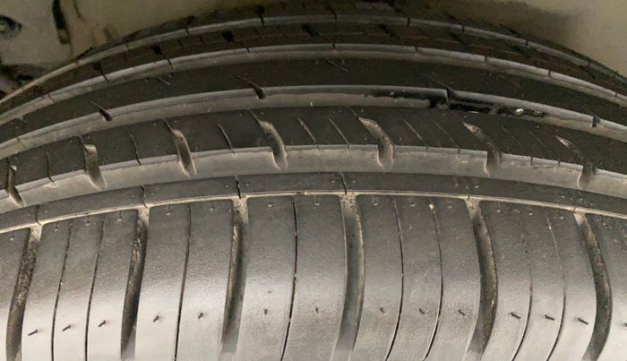 2018 Mahindra XUV500 W11 AT, Diesel, Automatic, 1,27,342 km, Right Rear Tyre Tread