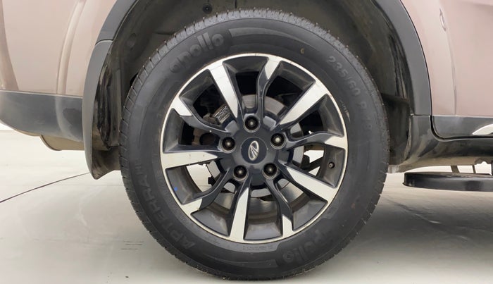 2018 Mahindra XUV500 W11 AT, Diesel, Automatic, 1,27,342 km, Right Rear Wheel