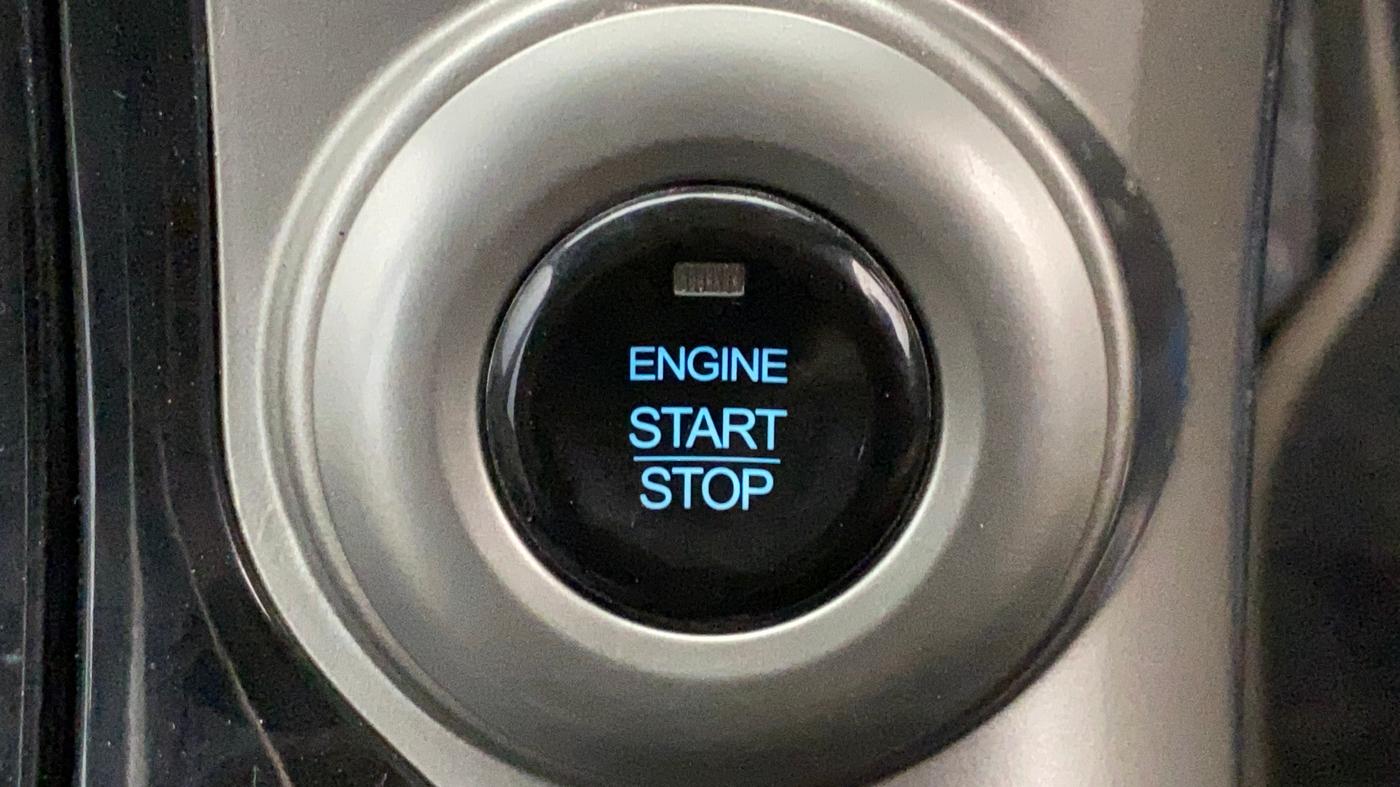 2018 Mahindra XUV500 W11 AT, Diesel, Automatic, 1,27,342 km, Keyless Start/ Stop Button