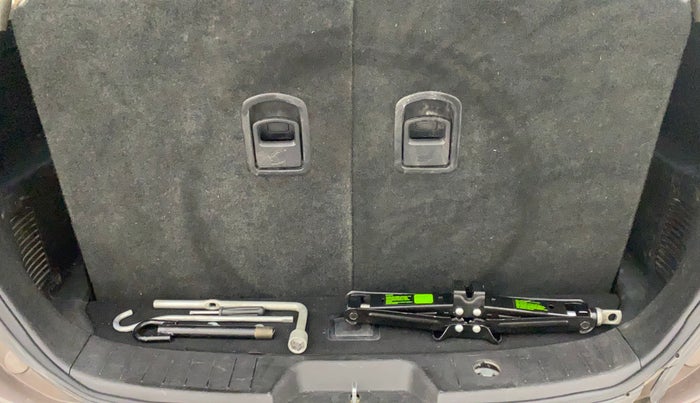 2018 Mahindra XUV500 W11 AT, Diesel, Automatic, 1,27,342 km, Boot Inside