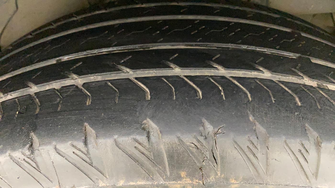 2018 Mahindra XUV500 W11 AT, Diesel, Automatic, 1,27,342 km, Left Rear Tyre Tread