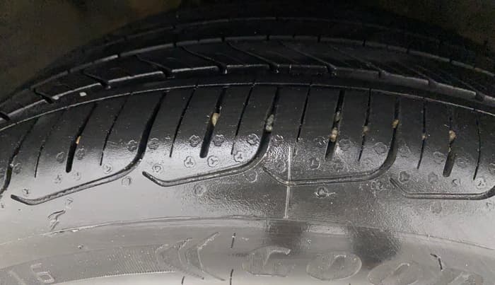 2012 Hyundai Verna FLUIDIC 1.6 VTVT SX AT, Petrol, Automatic, 79,098 km, Right Front Tyre Tread
