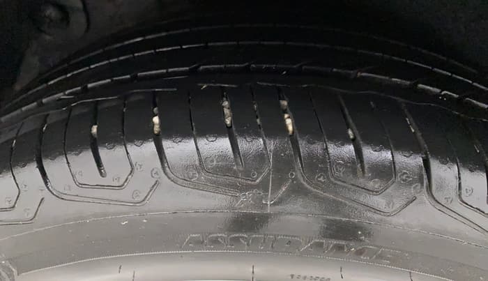 2012 Hyundai Verna FLUIDIC 1.6 VTVT SX AT, Petrol, Automatic, 79,098 km, Right Rear Tyre Tread