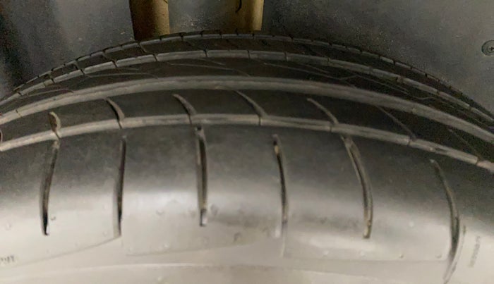 2020 MG HECTOR SHARP 2.0 DIESEL DUAL TONE, Diesel, Manual, 35,174 km, Right Rear Tyre Tread