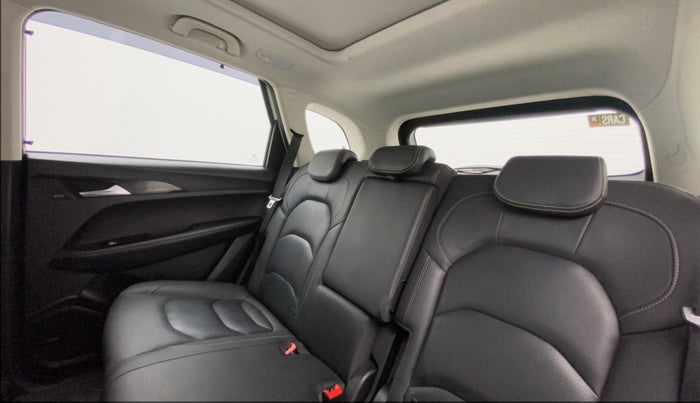 2020 MG HECTOR SHARP 2.0 DIESEL DUAL TONE, Diesel, Manual, 35,174 km, Right Side Rear Door Cabin
