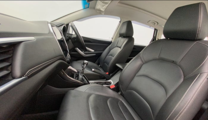 2020 MG HECTOR SHARP 2.0 DIESEL DUAL TONE, Diesel, Manual, 35,174 km, Right Side Front Door Cabin