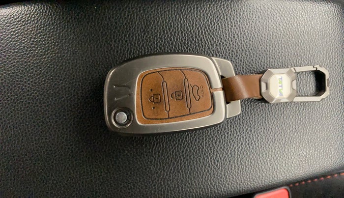 2019 Hyundai Elite i20 SPORTZ PLUS 1.2 DUAL TONE, Petrol, Manual, 52,549 km, Key Close Up