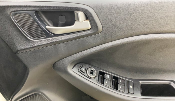 2019 Hyundai Elite i20 SPORTZ PLUS 1.2 DUAL TONE, Petrol, Manual, 52,549 km, Driver Side Door Panels Control