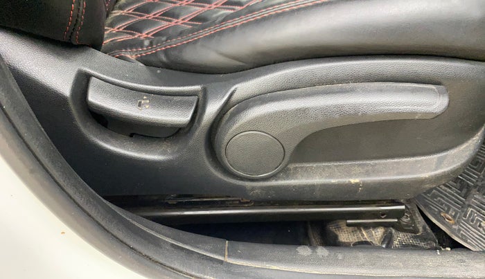 2019 Hyundai Elite i20 SPORTZ PLUS 1.2 DUAL TONE, Petrol, Manual, 52,549 km, Driver Side Adjustment Panel