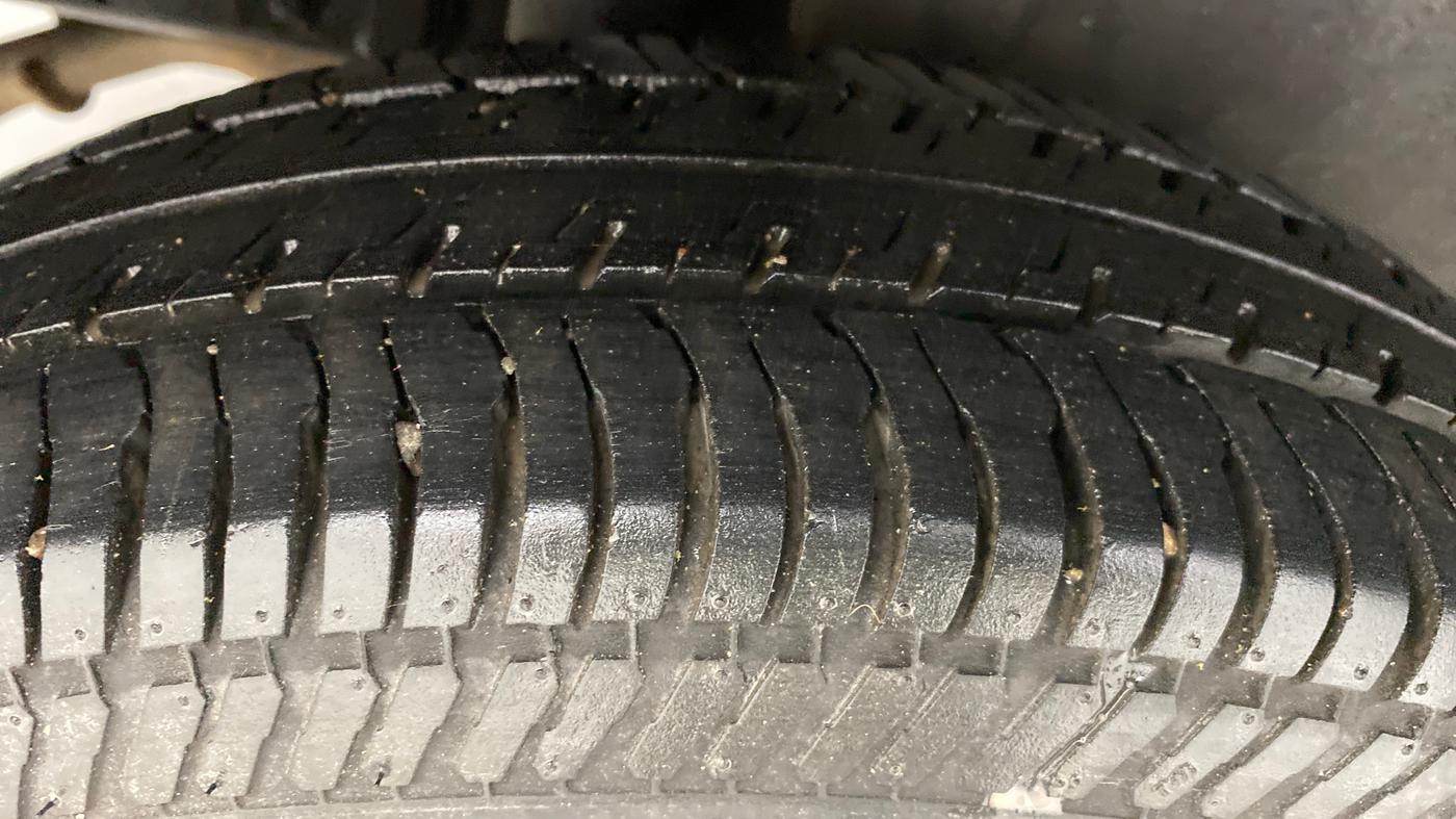 2013 Maruti Swift VXI, Petrol, Manual, 31,742 km, Right Rear Tyre Tread