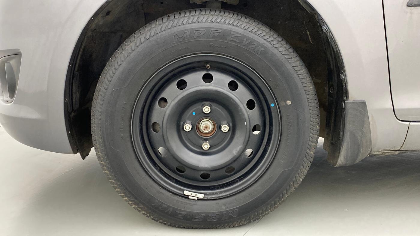 2013 Maruti Swift VXI, Petrol, Manual, 31,742 km, Left Front Wheel