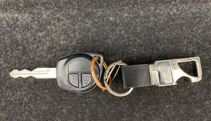 2013 Maruti Swift VXI, Petrol, Manual, 31,742 km, Key Close Up