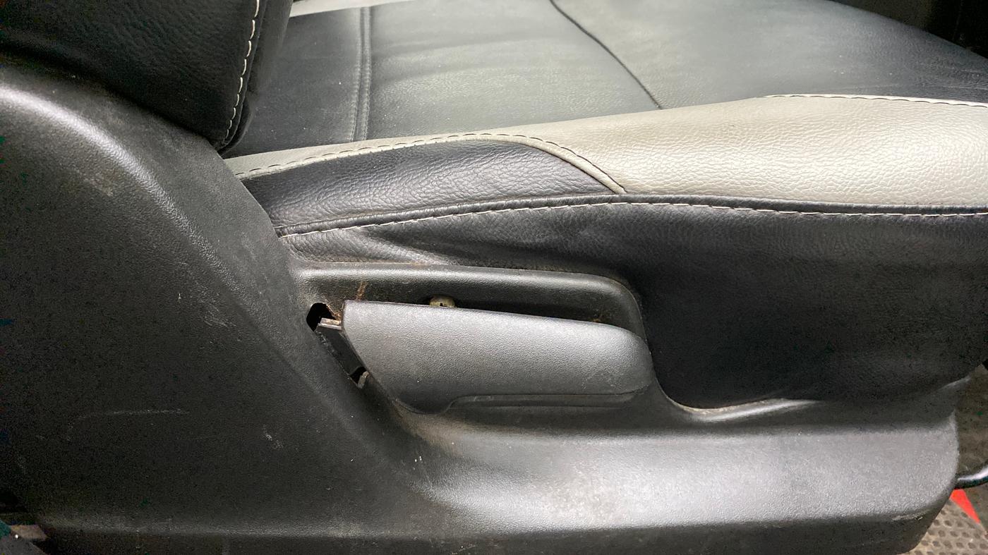 2013 Maruti Swift VXI, Petrol, Manual, 31,742 km, Driver Side Adjustment Panel