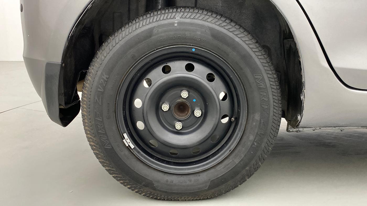 2013 Maruti Swift VXI, Petrol, Manual, 31,742 km, Right Rear Wheel