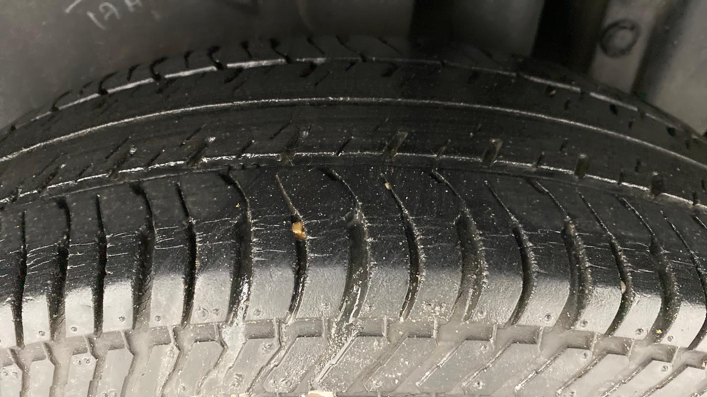 2013 Maruti Swift VXI, Petrol, Manual, 31,742 km, Left Rear Tyre Tread
