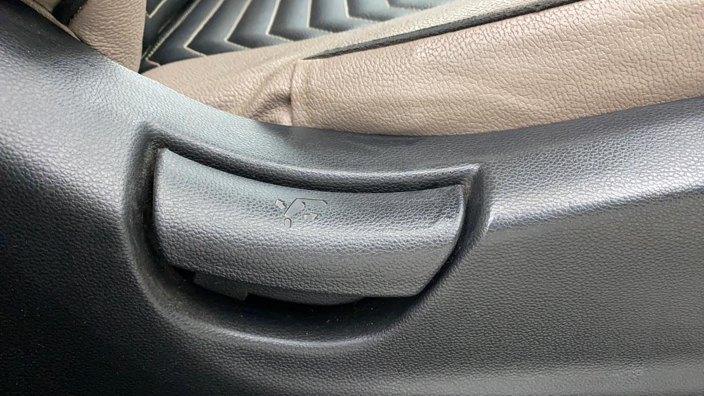2017 Hyundai Creta E PLUS 1.6 PETROL, Petrol, Manual, 39,630 km, Driver Side Adjustment Panel