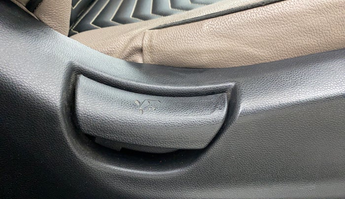 2017 Hyundai Creta E PLUS 1.6 PETROL, Petrol, Manual, 39,630 km, Driver Side Adjustment Panel