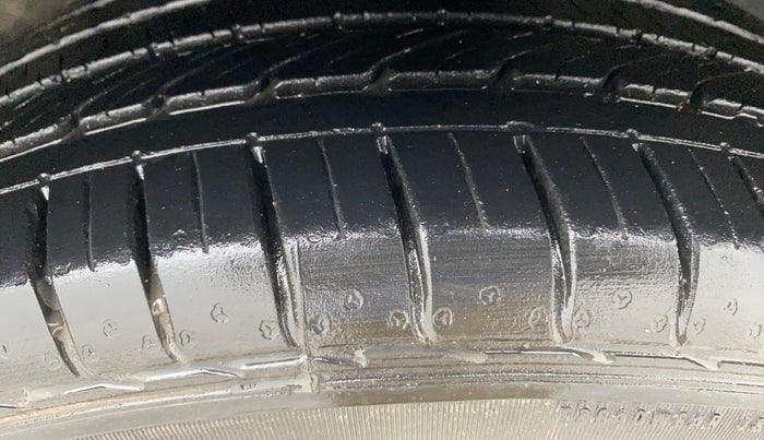 2017 Hyundai Creta E PLUS 1.6 PETROL, Petrol, Manual, 39,630 km, Right Front Tyre Tread