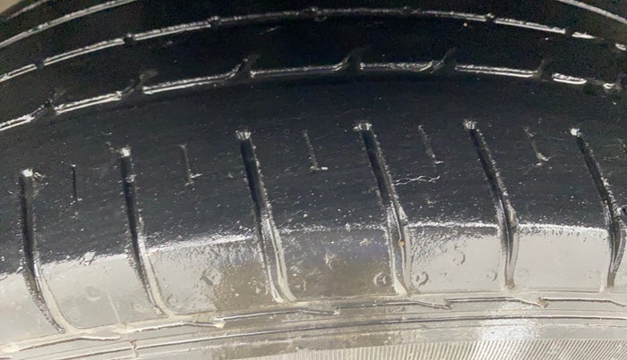 2017 Hyundai Creta E PLUS 1.6 PETROL, Petrol, Manual, 39,630 km, Left Front Tyre Tread