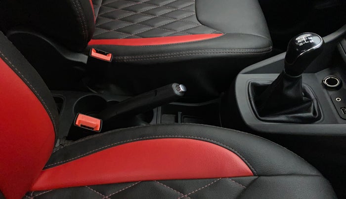 2019 Ford New Figo TITANIUM 1.2 PETROL MT, Petrol, Manual, 48,567 km, Gear Lever