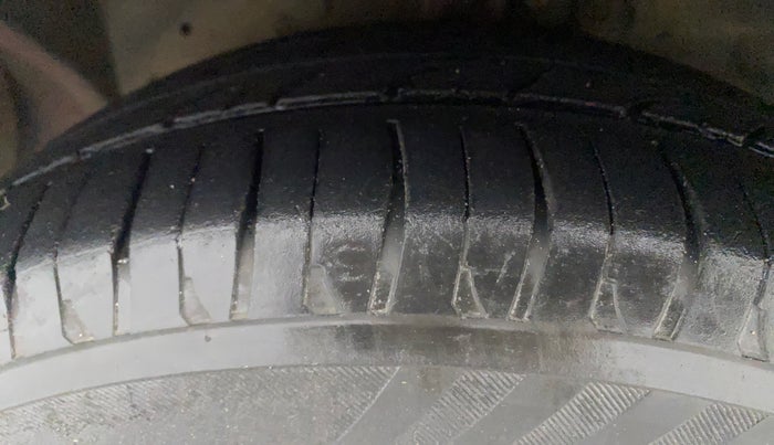 2019 Ford New Figo TITANIUM 1.2 PETROL MT, Petrol, Manual, 48,567 km, Left Front Tyre Tread