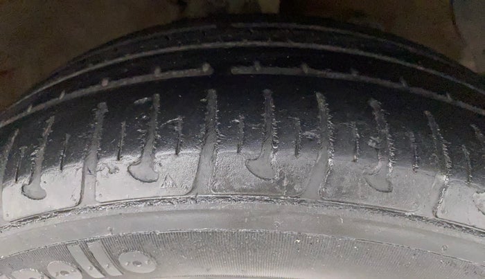 2018 Hyundai Xcent S 1.2, Petrol, Manual, 81,227 km, Right Front Tyre Tread