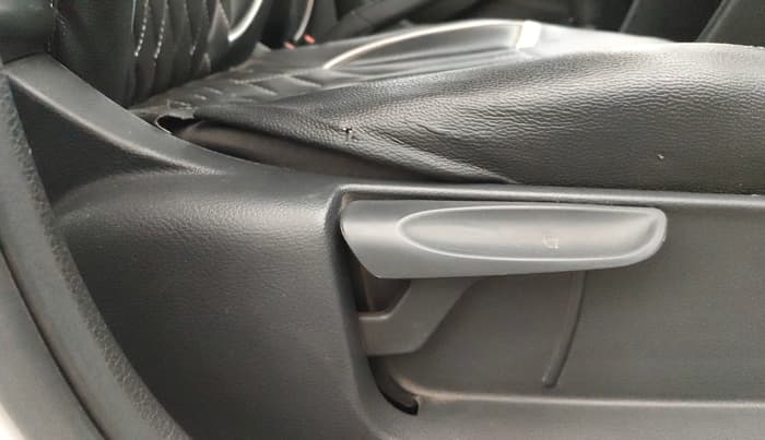 2020 Volkswagen Polo TRENDLINE 1.0L, Petrol, Manual, 80,392 km, Driver Side Adjustment Panel