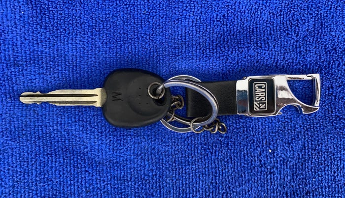 2013 Hyundai i10 MAGNA 1.1, CNG, Manual, 68,811 km, Key Close Up