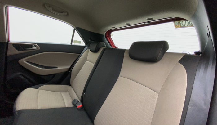 2016 Hyundai Elite i20 ASTA 1.2 (O), Petrol, Manual, 65,966 km, Right Side Rear Door Cabin