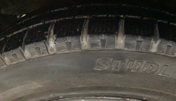 2014 Hyundai i10 MAGNA 1.1, CNG, Manual, 27,578 km, Left Front Tyre Tread